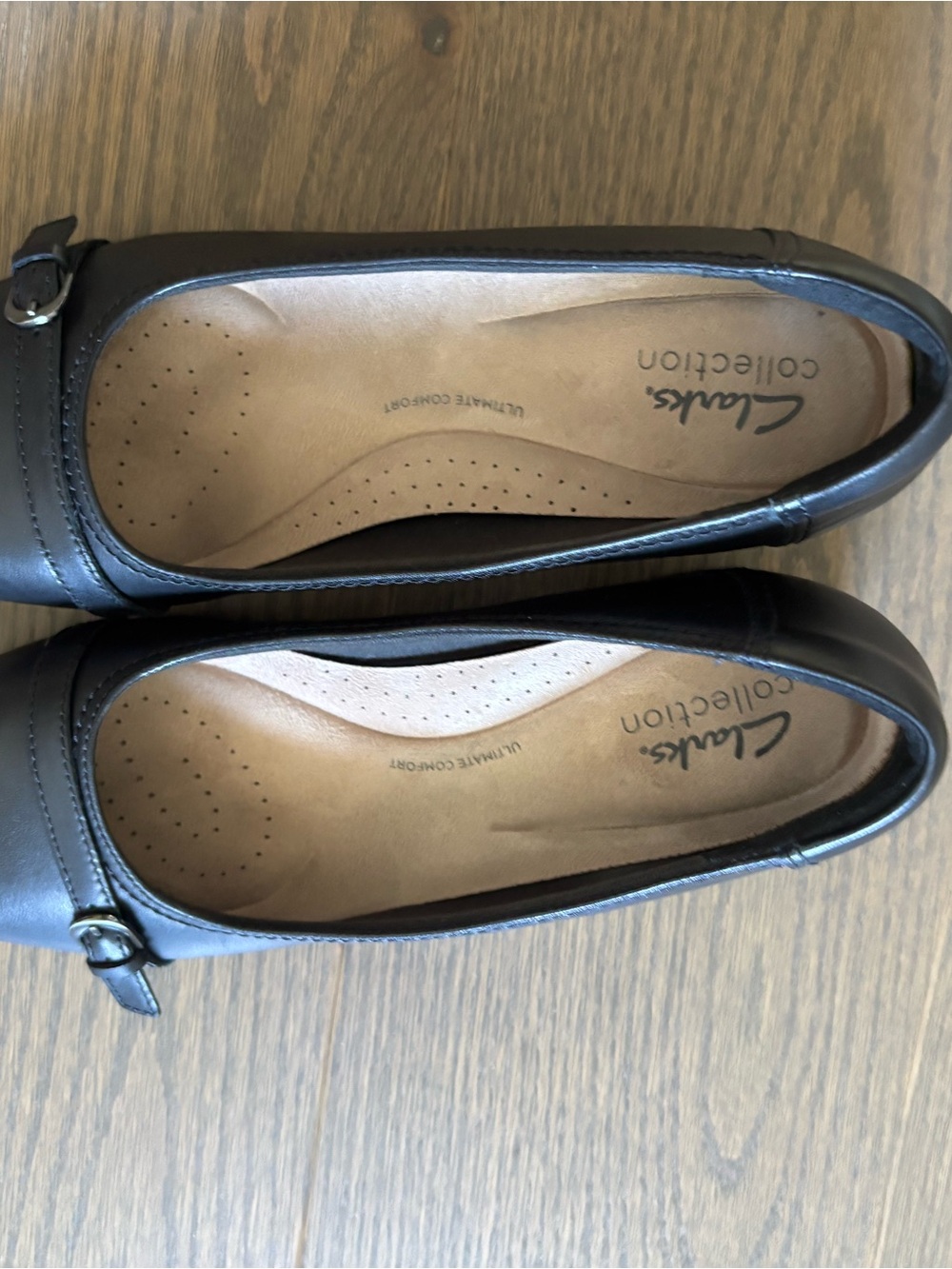 Like New Clarks Black Leather Women's Ballet shoes with Buckle Accent